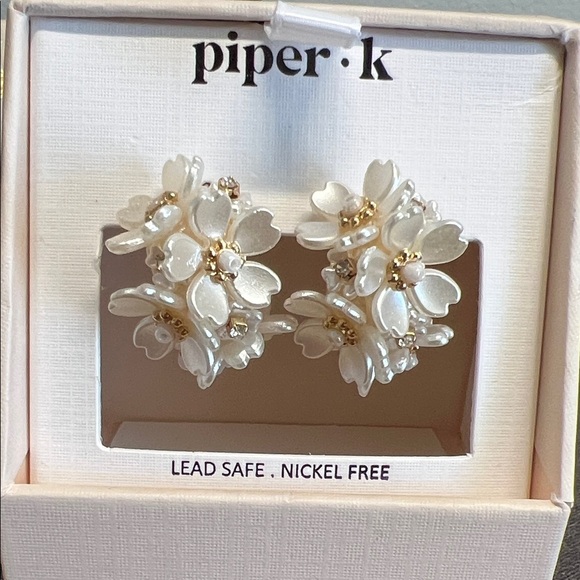 Piper K | Floral Hoop Earrings ✨ - Picture 3 of 7